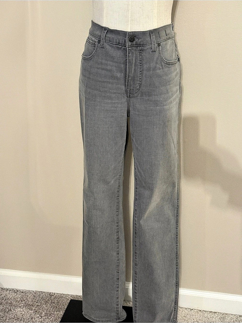 Madewell Mid-Rise Stovepipe Straight-Leg Jeans in Grey